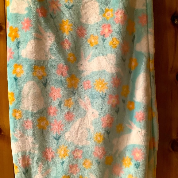 Velvet Plush Oversized Easter Bunny & Floral Throw - Picture 3 of 3